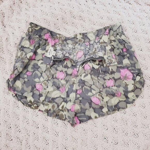 ARITZIA WILFRED- High Waisted Retro Pleated Lounging Shorts [27-28 Waist] - Picture 10 of 15